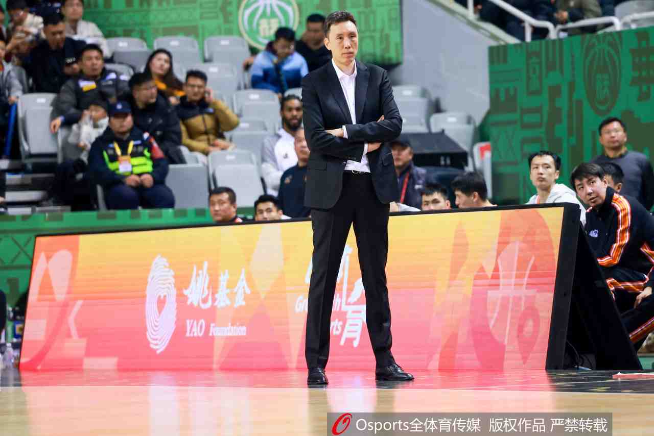 记者：江苏新赛季一边要锻炼年轻队员 一边还要全力冲击季后赛